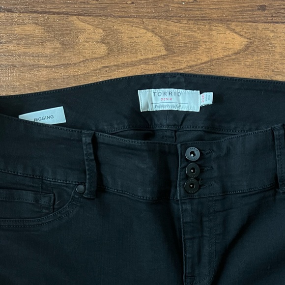 Torrid Black denim high- rise Jegging sz 22 R - Picture 3 of 4